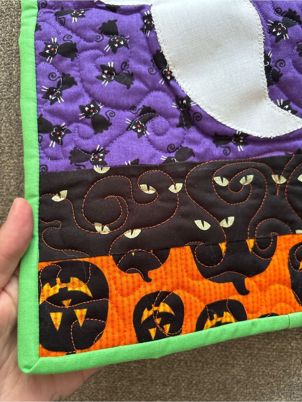 Handmade quilted Halloween wall hanging - Picture 4 of 5